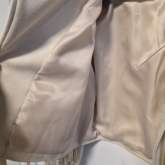 Wisteria Lane Faux Suede Cropped Fringed Jacket Beige Woman’s Sz M NWT - Picture 10 of 14